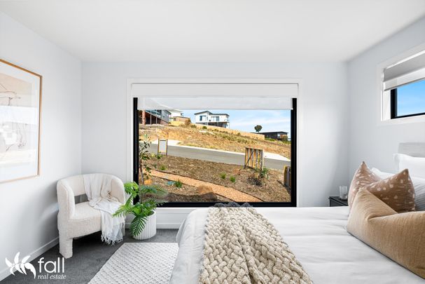 Luxury Family Living with Stunning Water Views - Photo 1