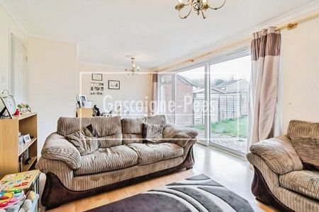 Brighton Hill, RG22 - Photo 3