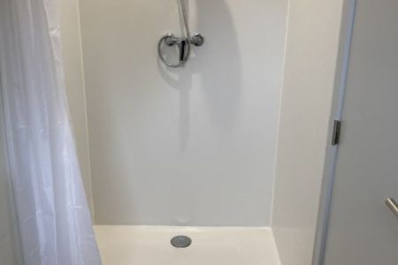 Aangename , kleine stadswoning uiterst gunstig gelegen te KORTRIJK - Photo 5