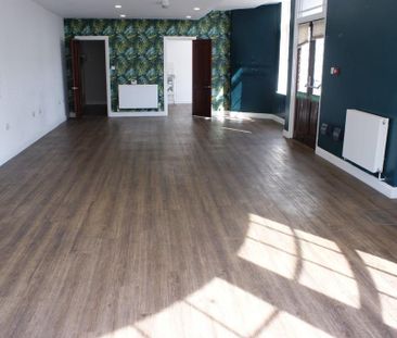 House to rent - Photo 2