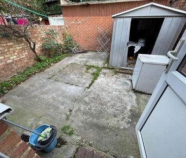 Alfred Gardens, Southall, UB1 - Photo 2