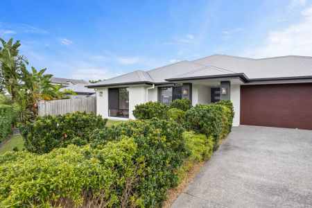 Spacious Family Home with Multiple Living Areas, Ducted Air & Garden Maintenance Included. Contact Julie Sykes 0438 050 110 - Photo 5
