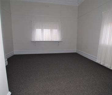 CENTRAL 2 BEDROOM RENOVATED HOME - Photo 3