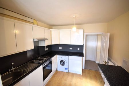 2 bedroom flat to rent - Photo 4