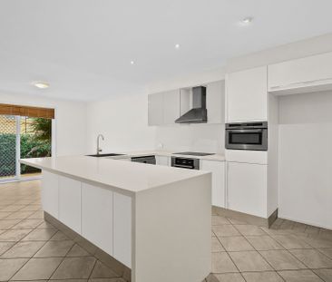 Large Three Bedroom Townhouse - Photo 3