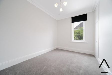 Two-Storey Terrace in Tree-lined Street - Photo 3