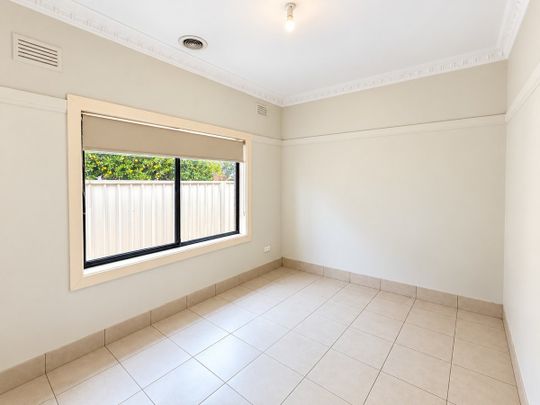 3 BEDROOM TOWNHOUSE! - Photo 1