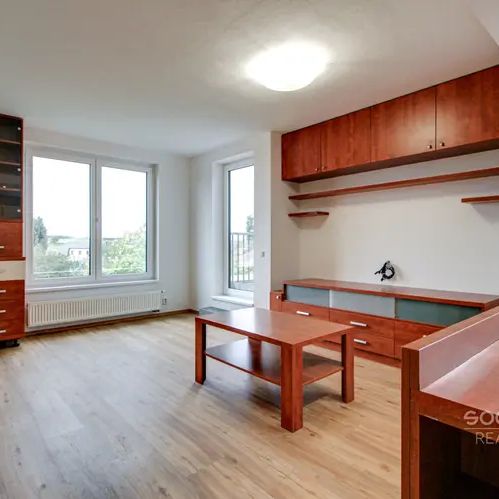 Pronájem 3+kk s velkou terasou a samostatnou garáží v ul. Bohdanečská, Praha 9 - Vinoř. - Photo 1