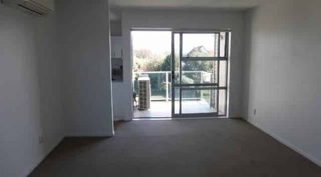 ** TWO BED MODERN APARTMENT ** - Photo 3