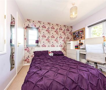 Southern Way, Farnborough, Hampshire, GU14 - Photo 4