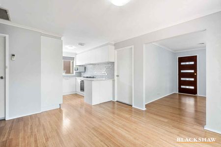 Stylishly Updated Single-Level Home - Photo 4