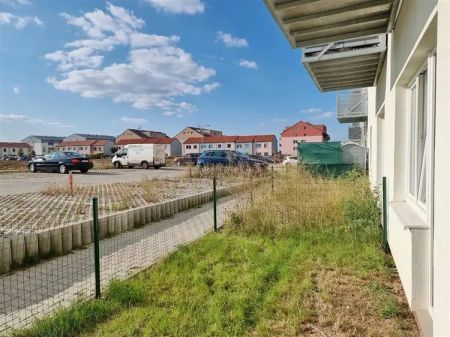 Byt 1+kk v novostavbě se soukromou předzahrádkou, komorou a parkovacím stáním - Фото 2