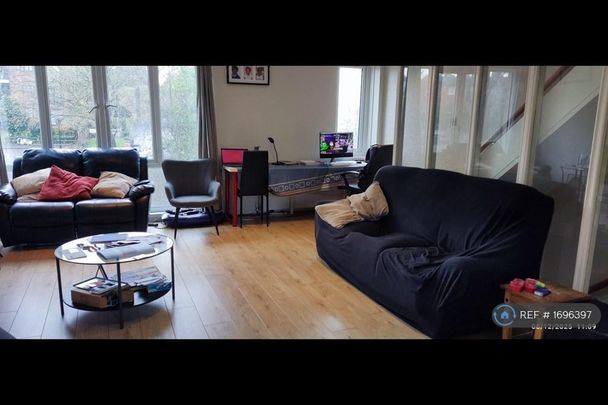 4 bedroom terraced house to rent - Photo 1