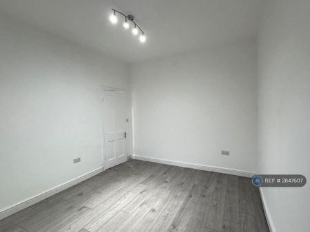4 bedroom terraced house to rent - Photo 5