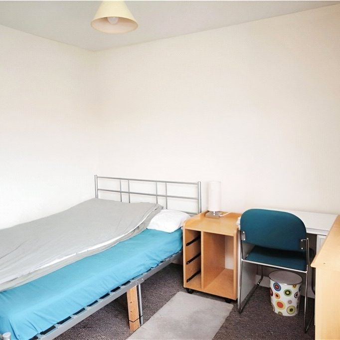 Homestall, Guildford, Surrey, UK, GU2 8JT - Photo 1
