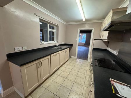 3 bedroom terraced house to rent - Photo 2