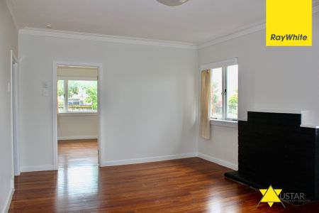 Discover your new home in the heart of Mount Roskill, Auckland! - Photo 3