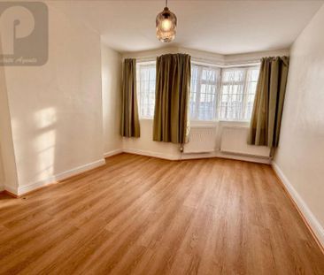 3 bedroom flat to rent - Photo 5