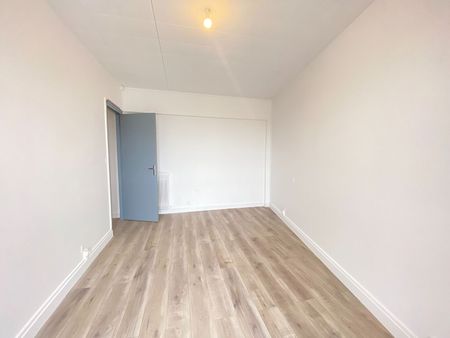 Location Appartement 4 pièces 120m² - Photo 5