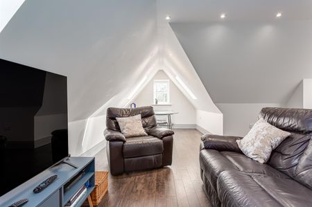 To Let 1 Bed Apartment - Photo 2