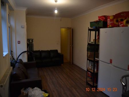 Mackintosh Place, Roath, Cardiff - Photo 2