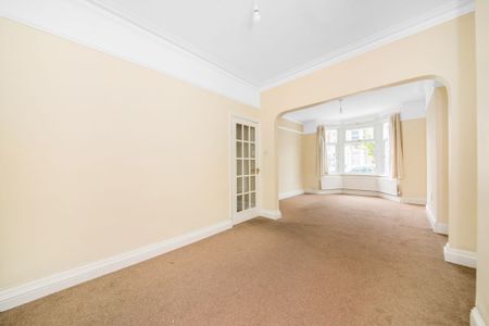 3 Bed End Terrace, Ecclesbourne Road, CR7 - Photo 2