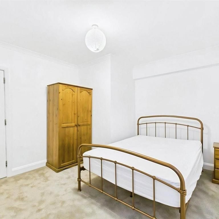 1 bedroom in a house share to rent - Photo 1