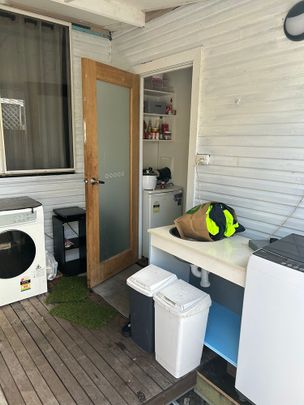 Shared studio/granny flat, Adina ave - Photo 1