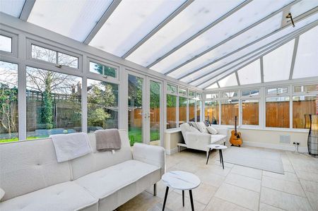 A modern four bedroom detached property in a sought after road in Old Windsor. - Photo 2