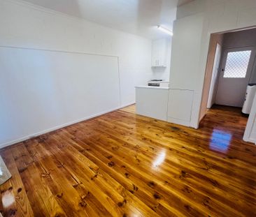 One Bedroom Cutie! - Photo 2