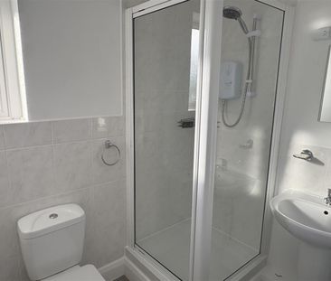 Third Avenue, Dursley - Photo 6