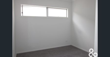 LIGHT, BRIGHT & PRICED, JUST RIGHT! - Photo 2