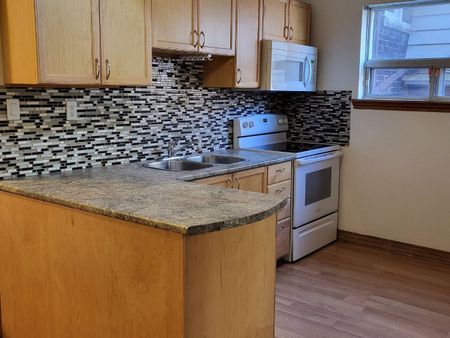 For Lease - 10 Bloomfield Avenue Unit# Main & Bsmt, Toronto, Ontario - Photo 4