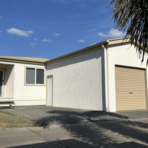 Furnished unit with garage/storage - Photo 3