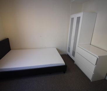 5 bedroom detached house to rent - Photo 2