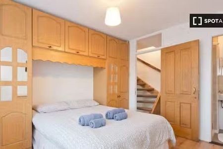 5-Bedroom Apartment for rent in Clonsilla, Dublin - Photo 2
