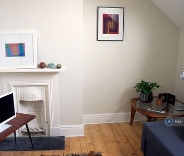 3 bedroom maisonette to rent - Photo 2
