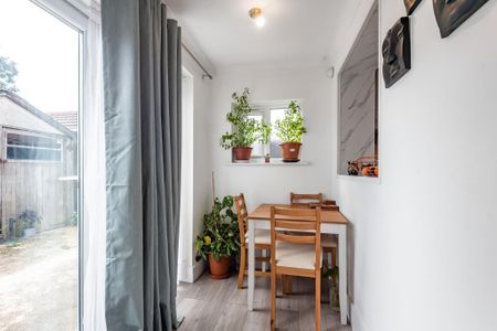 3 bedroom semi-detached house to rent - Photo 4