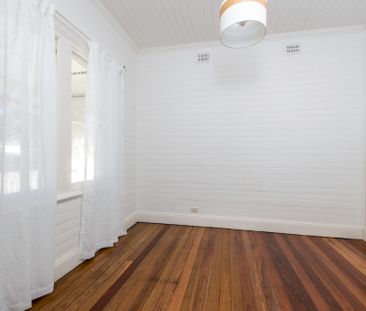 ARCHITECTURALLY DESIGNED HOME - Photo 6