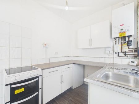 3 bedroom terraced house to rent - Photo 3