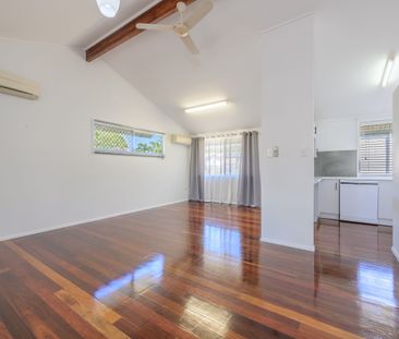 FRESHLY RENOVATED WITH SPACE TO SPARE - YOUR BEAK STREET BEAUTY AWA... - Photo 1