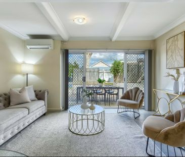 LOW MAINTENANCE, INNER CITY LIVING AT ITS BEST ! - Photo 3
