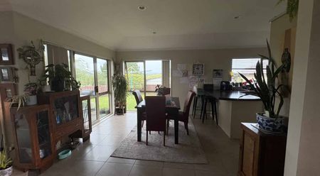 Sunny 3-Bedroom Home in Stunning Ngongotahā - Photo 5