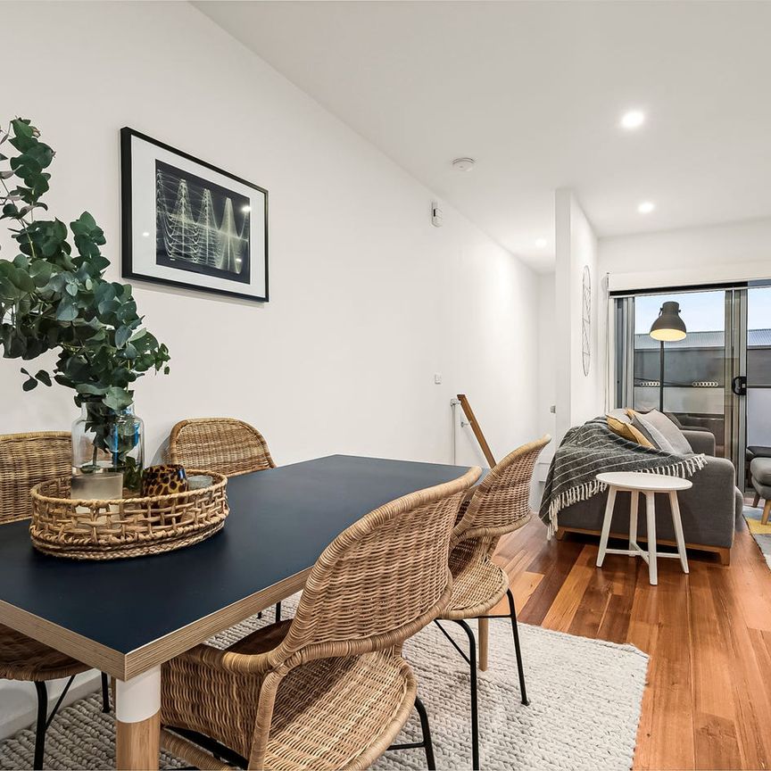 Charming Townhouse in the Heart of Yarraville Village - Photo 1