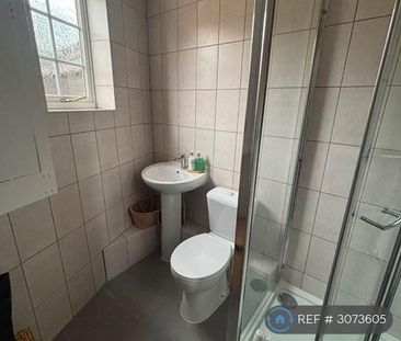 2 bedroom end of terrace house to rent - Photo 5