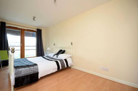 3 bedroom flat to rent - Photo 4