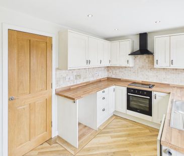 2 bedroom semi-detached house to rent - Photo 4