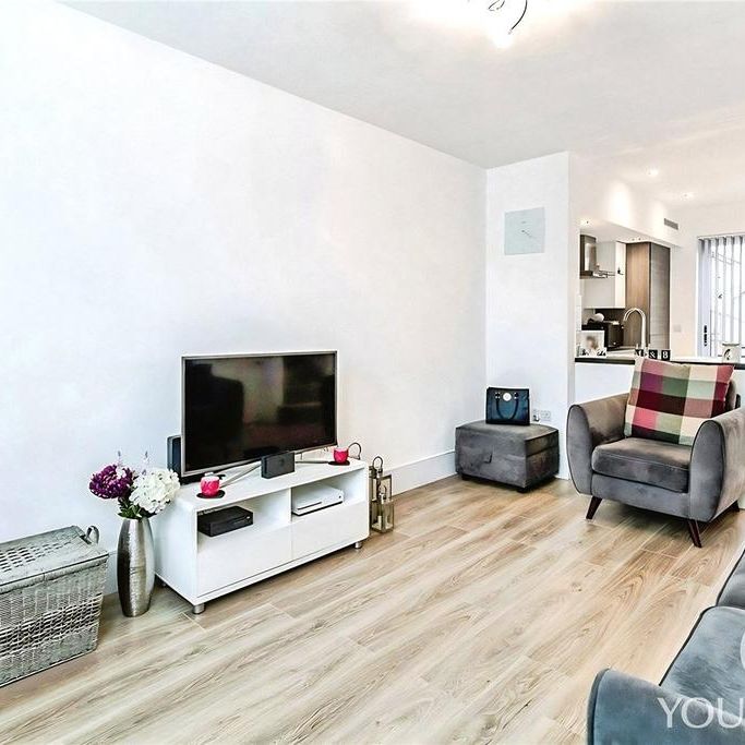 2 bedroom end of terrace house to rent - Photo 1