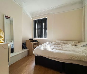 Pen-Y-Wain Road, Roath - Photo 6