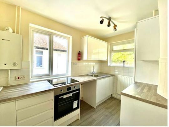 Flat to rent on - Photo 1